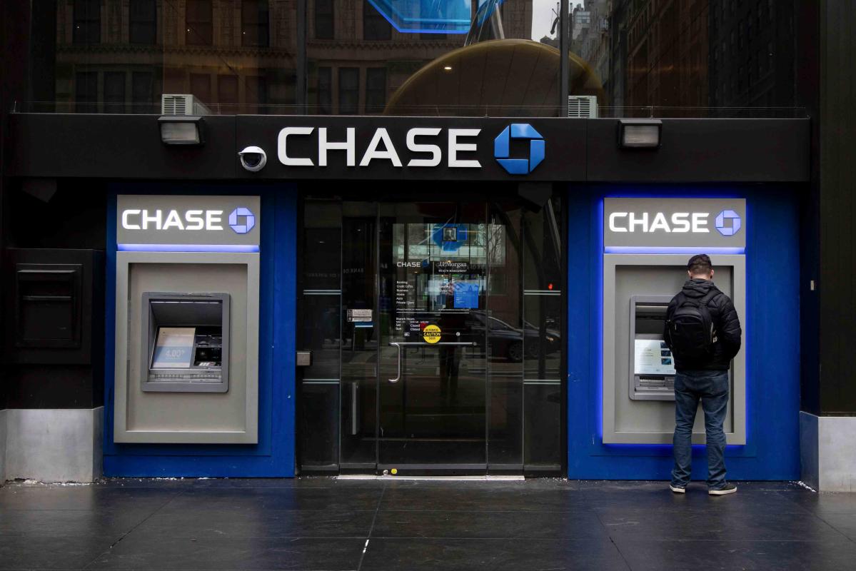 JPMorgan's fourth-quarter results top expectations as investment banking fees soar