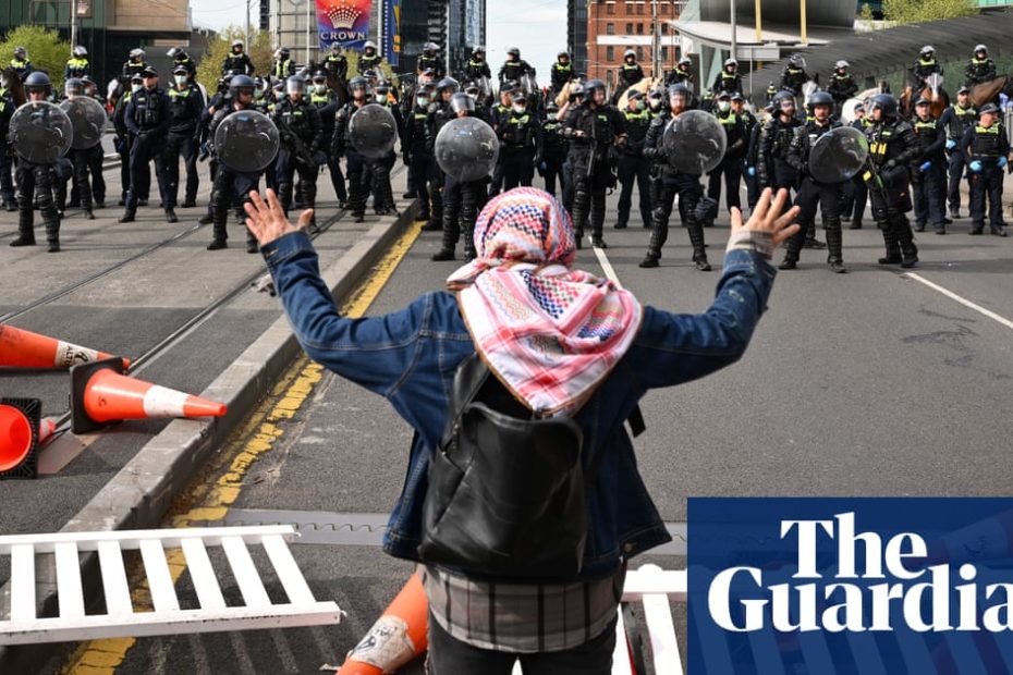 KEFFIYEHS, who was evacuated to the allegations of local protesters and supporters, entered the Melbourne Court | Victoria