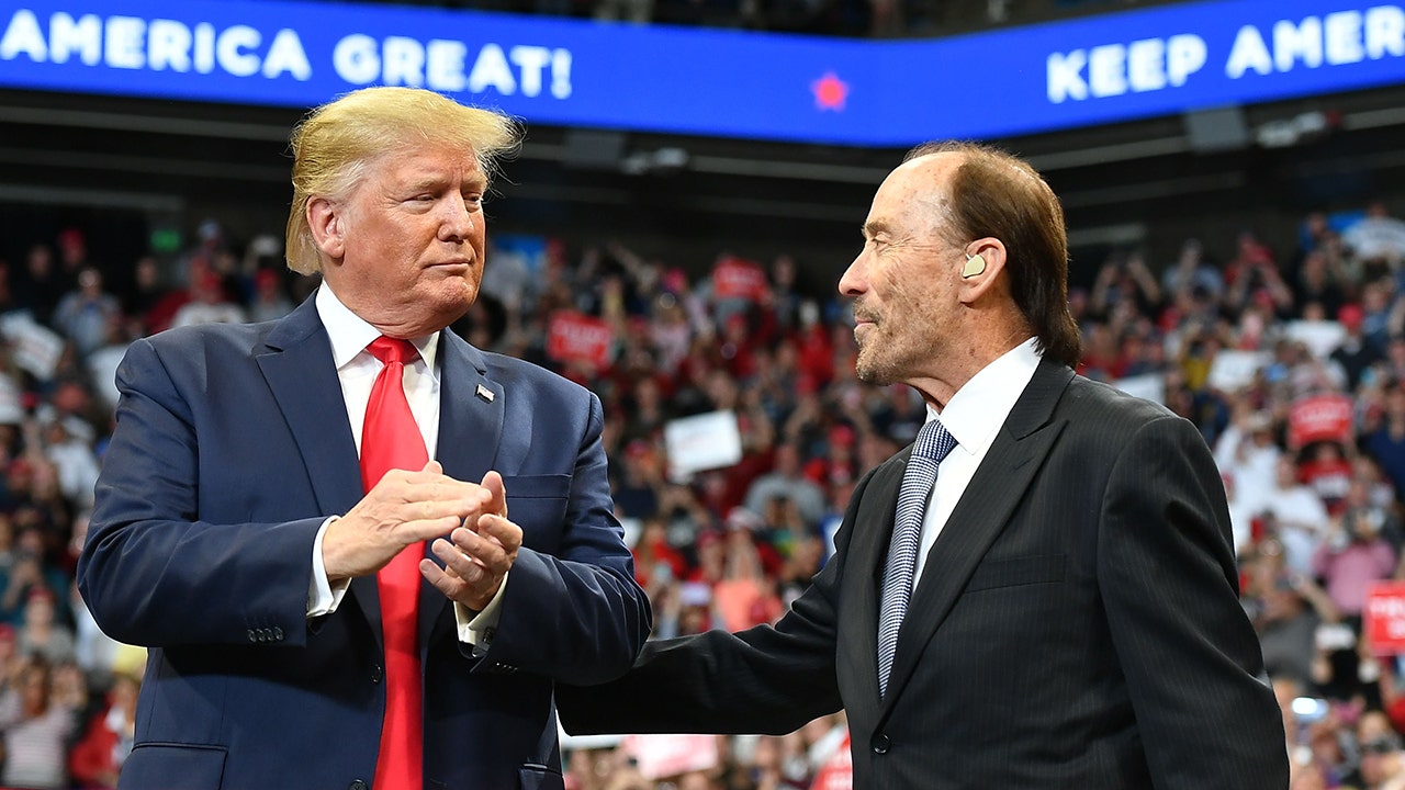 Lee Greenwood says it was an 'honour' to sing his hit song for Trump