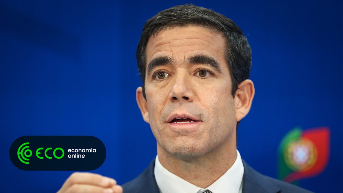 Leitão Amaro diz que governo vai rever limites salariais para cargos públicos superiores