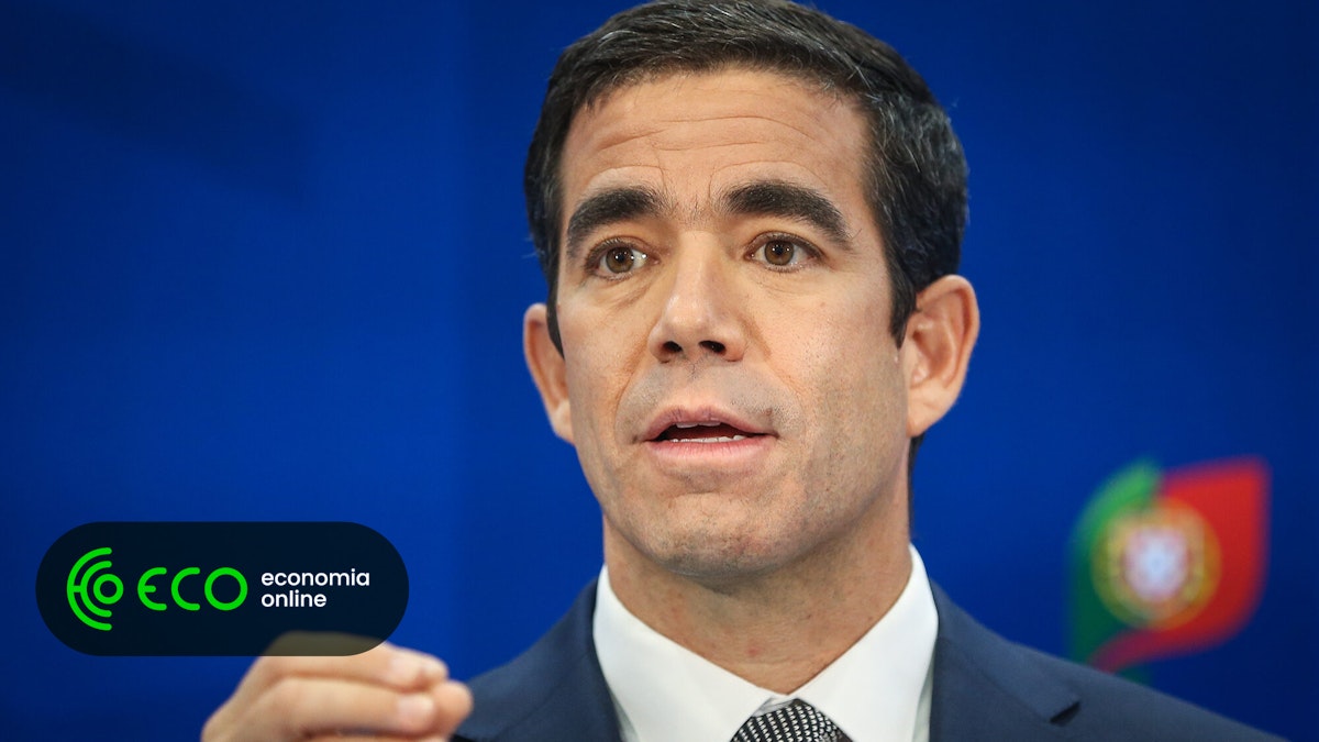 Leitão Amaro recorre ao Parlamento por litígio com Hélder Rosalino