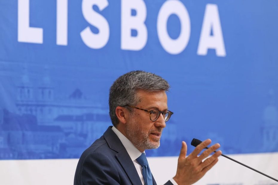 Lisboa contratou a sala de conferências para "ilegalmente" ajustar diretamente o parlamentar