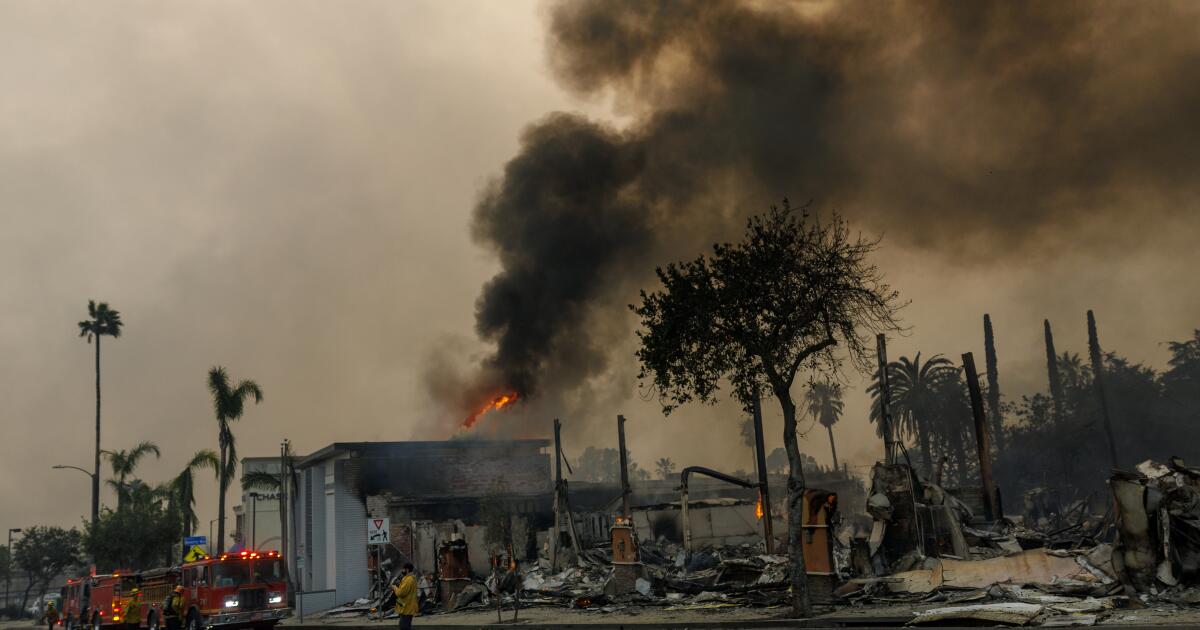 Los Angeles County Courthouse struggles to stay open during fire