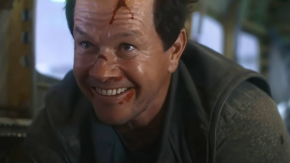 Mark Wahlberg's “flight risk” is on the glacier weekend