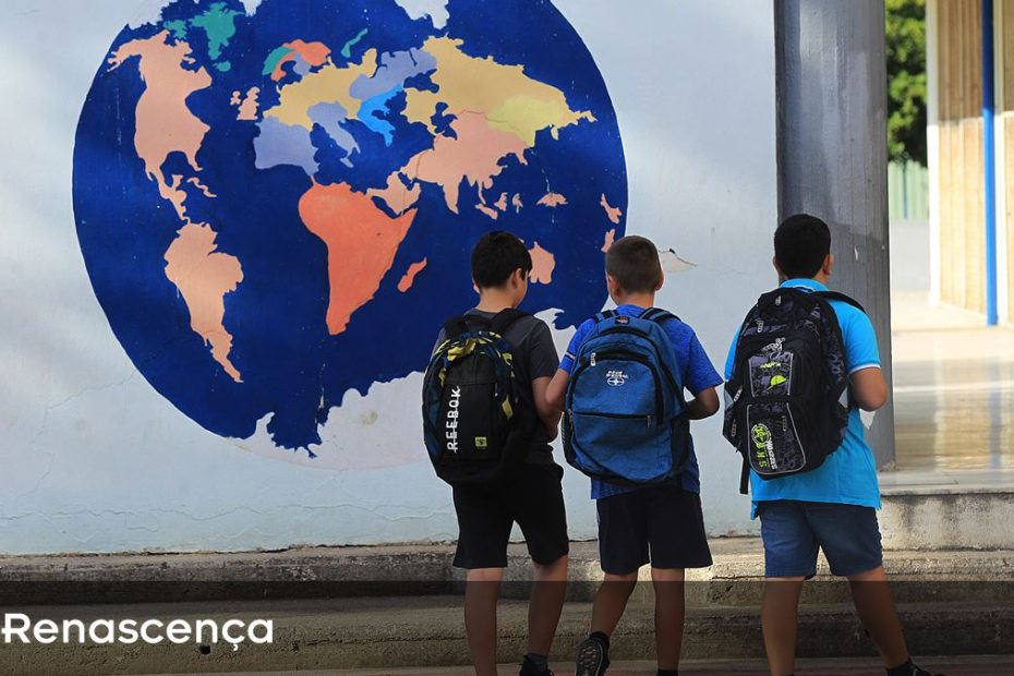 Mediadores que integrem estudantes estrangeiros vão ganhar entre mil e 1.600 euros