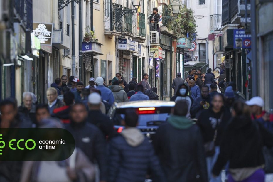 Meios de comunicação portugueses destacam xenofobia e discriminação contra imigrantes, dizem investigadores – ECO