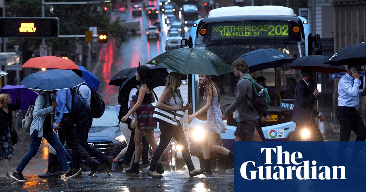 New weather system set to hit eastern Australia, Sydney at 'southern end' of storm Australian weather