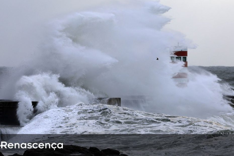O Departamento de Defesa Civil alertou a chuva, o vento forte, o tsunami e a queda de neve