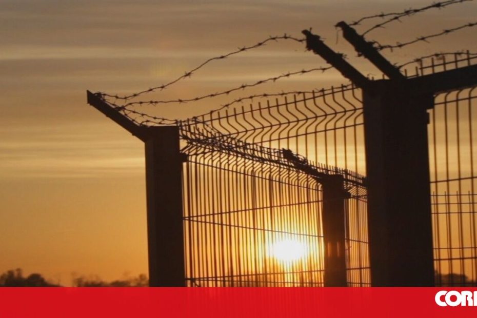 O Parlamento da República geralmente aprova o inibidor do sinal de instalação na política da prisão