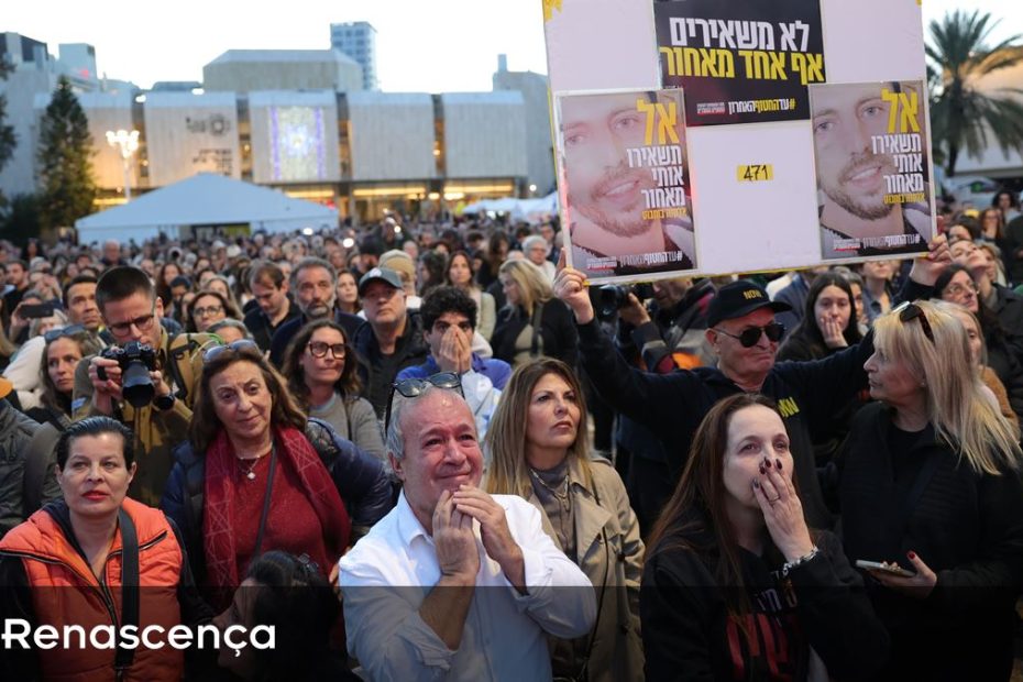 O cessar-fogo entra em vigor: os três primeiros reféns foram libertados e entregues a Israel