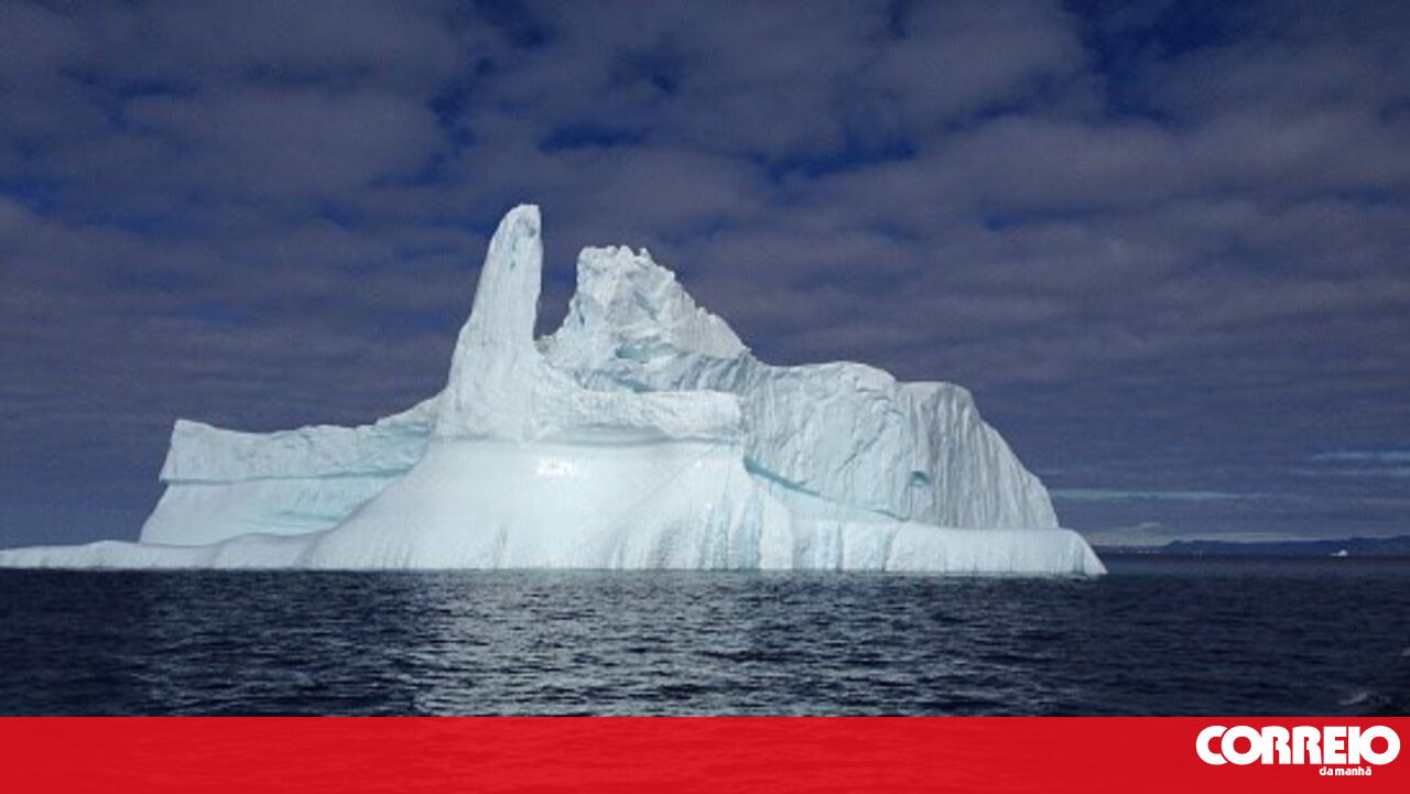 O maior iceberg do mundo está longe da Antártica e pode estar preso em ilhas remotas
