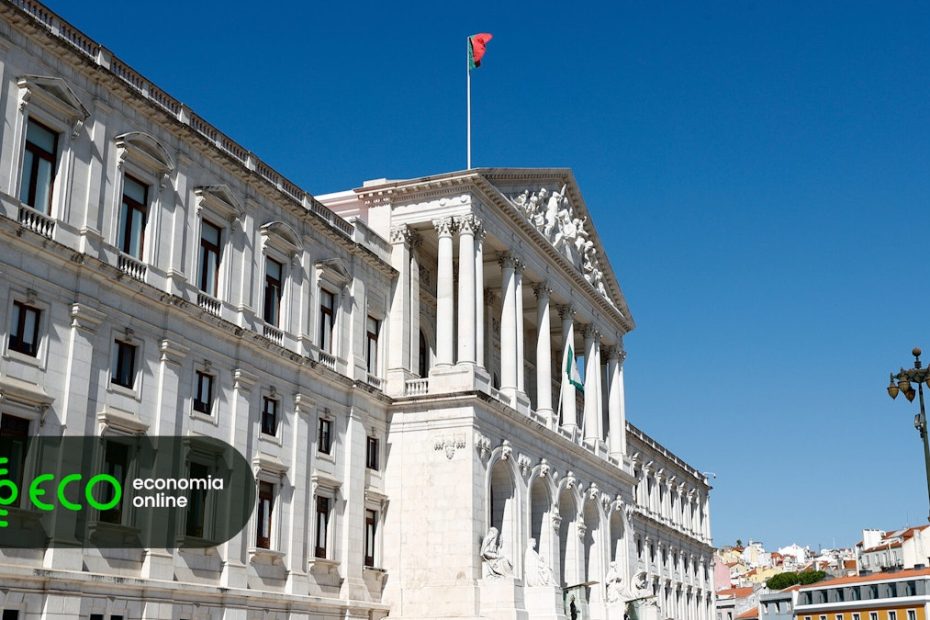 O número de dioceses que atualmente precisam de substituição ultrapassa 300, incluindo algumas que desapareceram