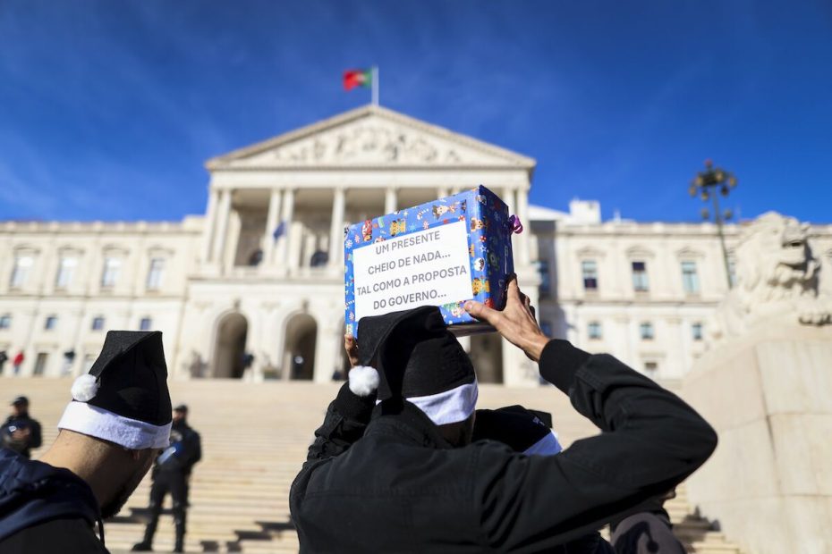 Os bombeiros e o governo não entendem