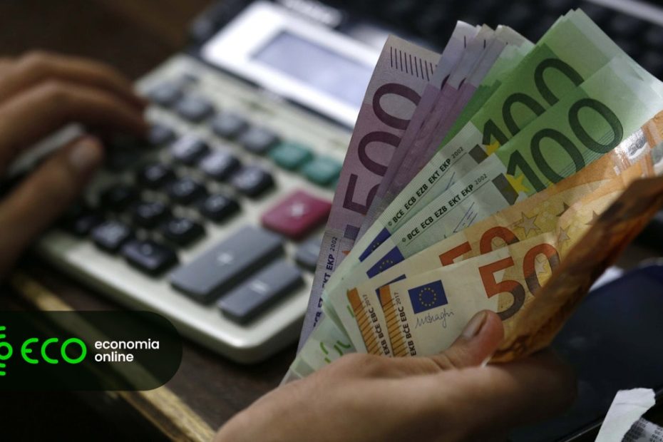 Os funcionários públicos receberão um aumento salarial a partir de fevereiro. Novos formulários do IRS para aplicar este mês