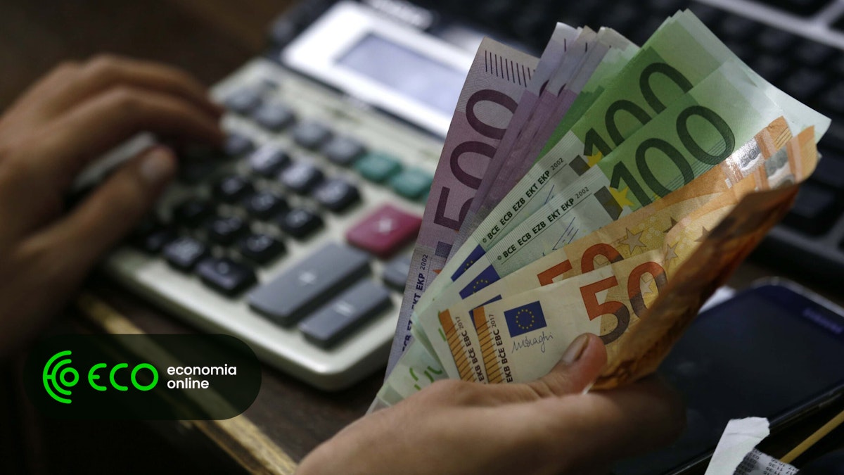 Os funcionários públicos receberão um aumento salarial a partir de fevereiro. Novos formulários do IRS para aplicar este mês
