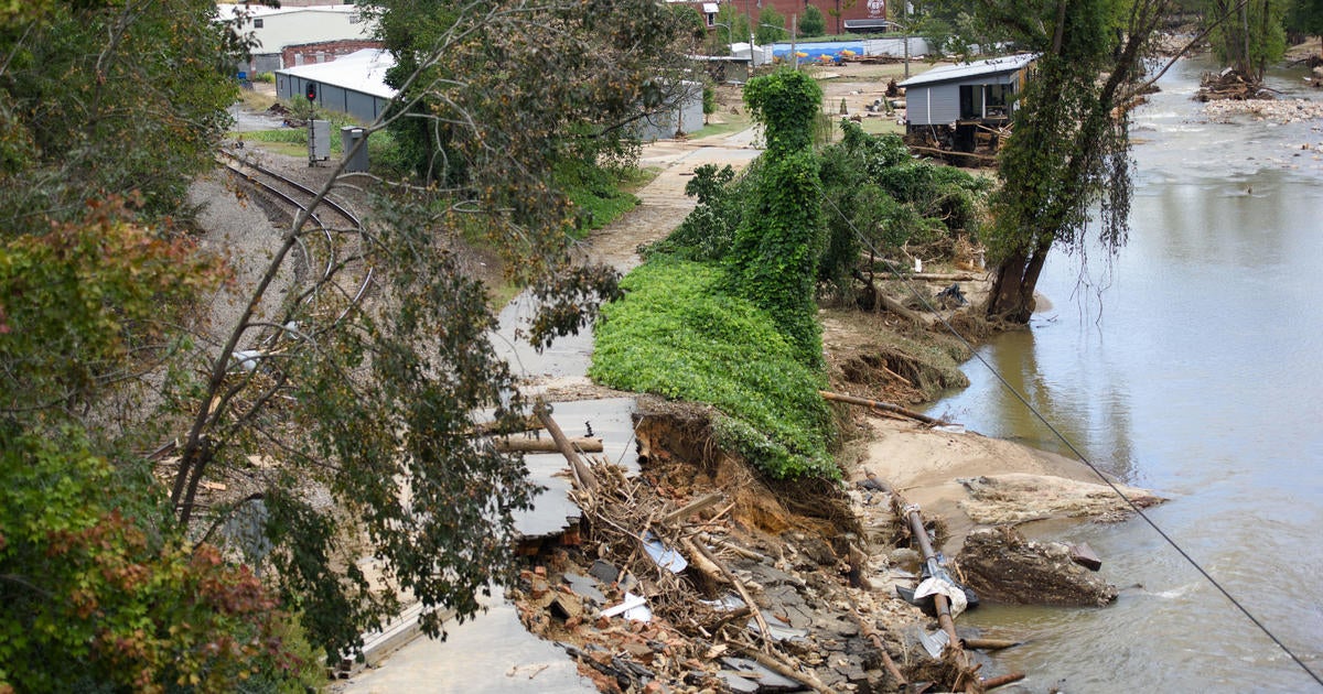 “Out of control” the wildfire in the small town of North Carolina still recovered from Hurricane Hurricane