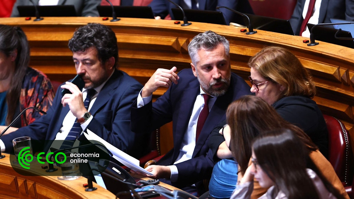 PS espera ouvir Ricardo Paes Mamede no Departamento Estratégico Econômico