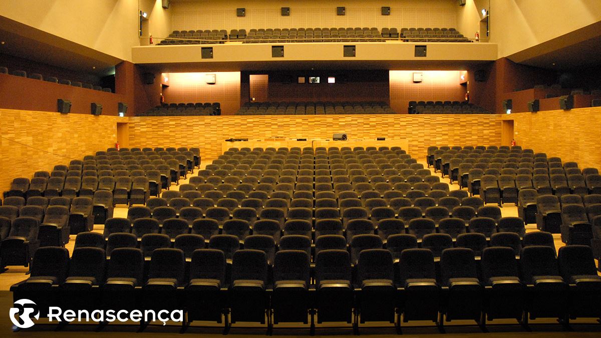 Páginas na sala de teatro: a história do Teatro de Leiria