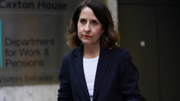 Peers blame rising health benefit costs in the UK on flaws in welfare system