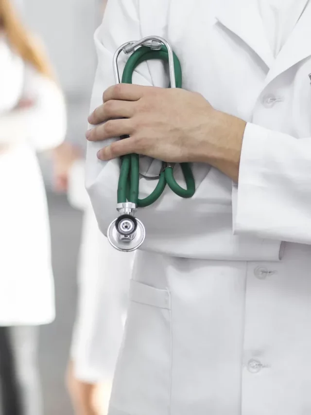 Presidente diz que faltam médicos no SUS e defende programa de atração real