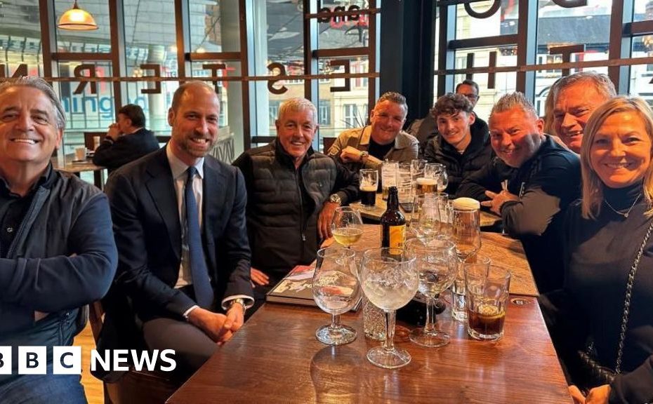 Prince William enjoys pints of Wetherspoons with Aston Villa fans