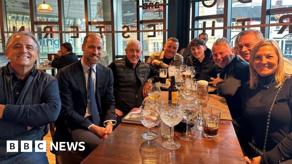 Prince William enjoys pints of Wetherspoons with Aston Villa fans