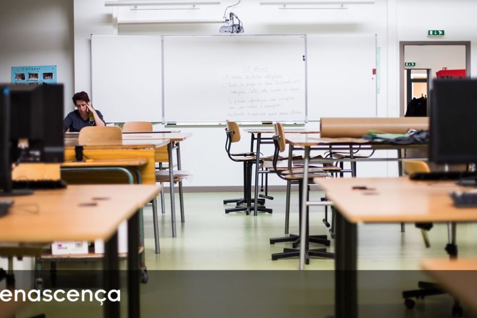 Professor acusado de 3.734 acusações de abuso infantil será julgado em abril