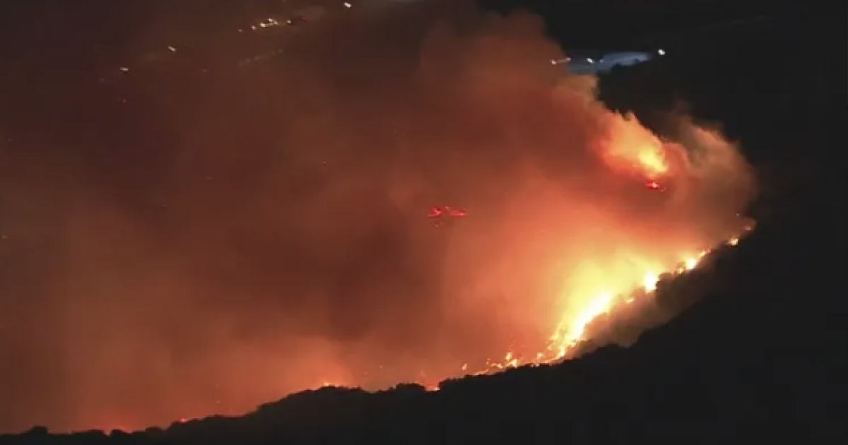 Red flag weather persists in Los Angeles, Bellaire fire makes people nervous