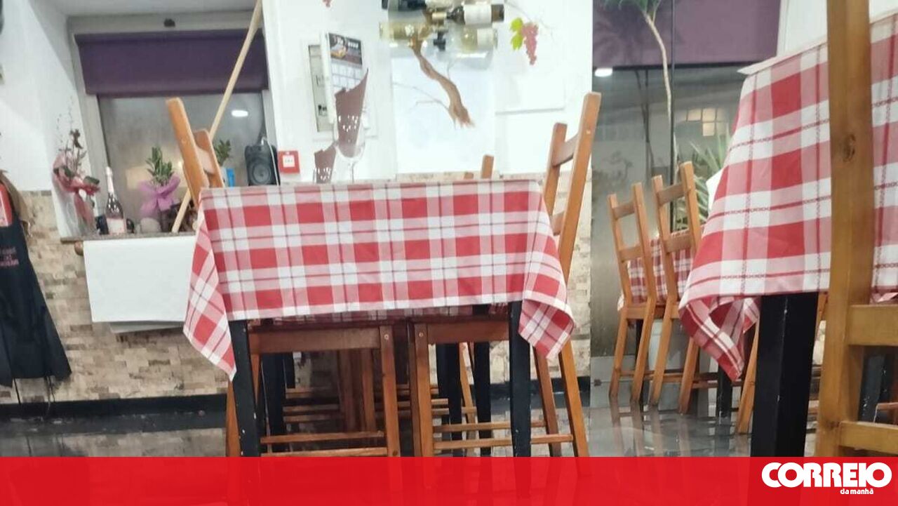 Restaurante inundado no Oval devido à forte chuva – Cm ao Minuto