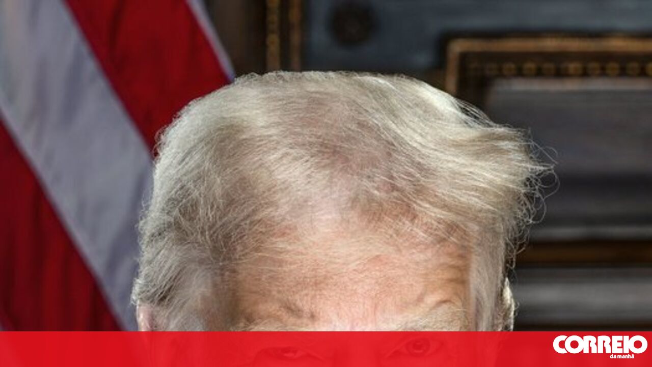 Retrato presidencial de Trump lembra foto de prisão