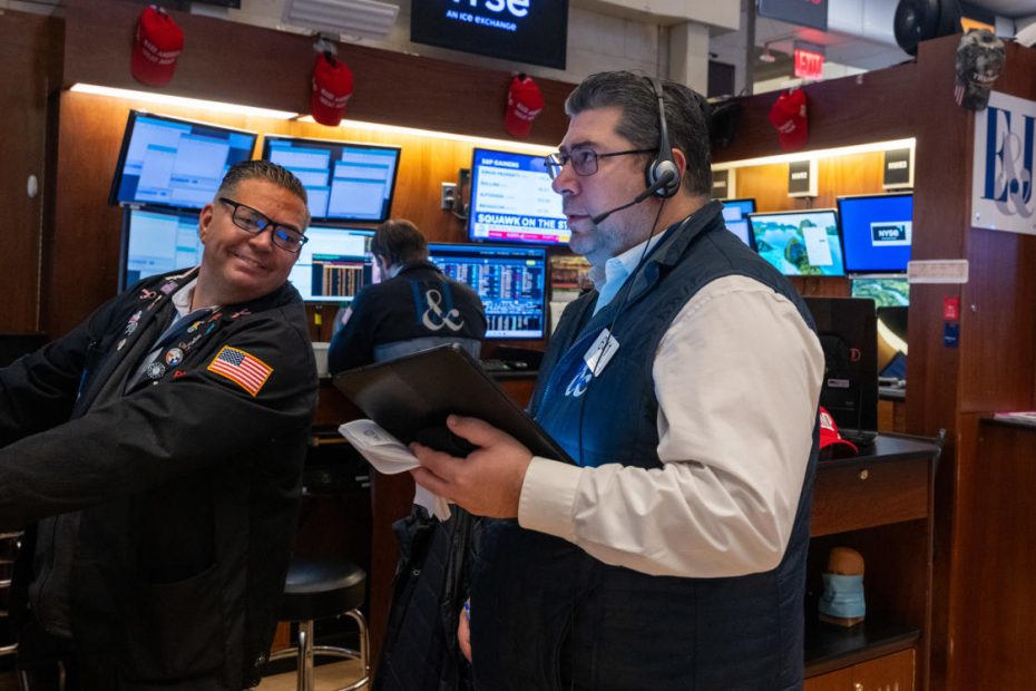 S&P 500 and Nasdaq futures rise, but Dow slips on earnings influx
