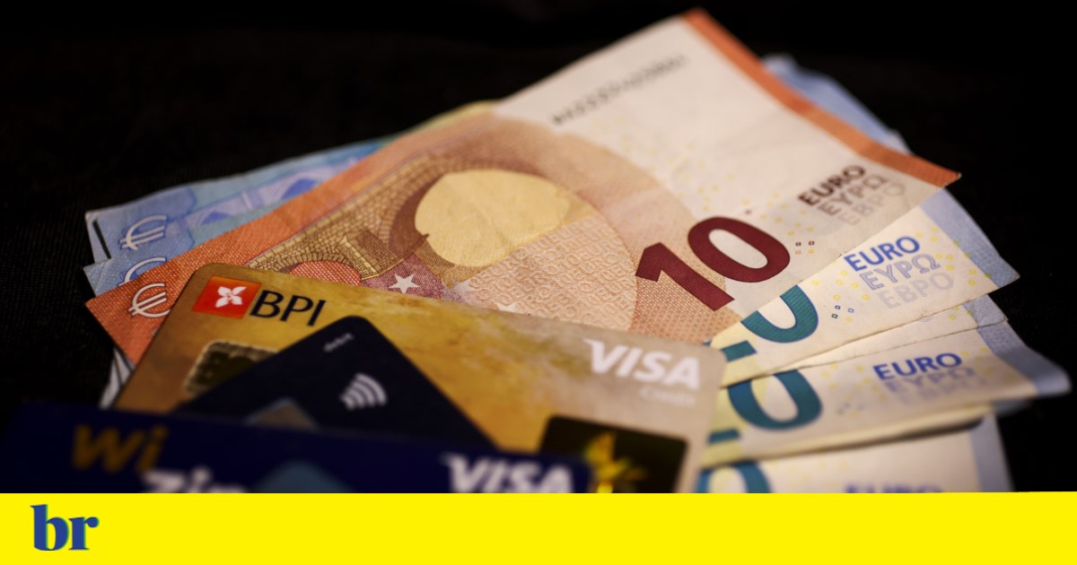 Saiba como abrir uma conta bancária em Portugal e descubra as taxas para mantê-la |