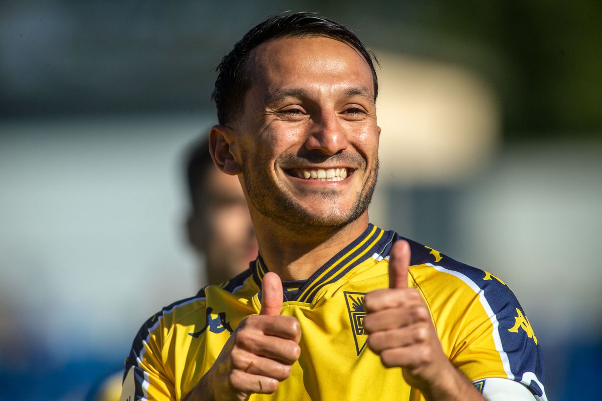 Santa Clara-Estoril, 2-3 Canarinho confia em João Carvalho (Crónica)