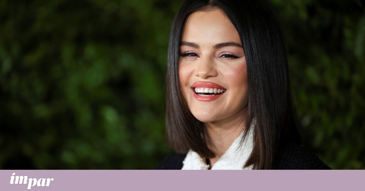 Selna Gomez (Selena Gomez) chorando pessoas antes de ser deportada nos Estados Unidos