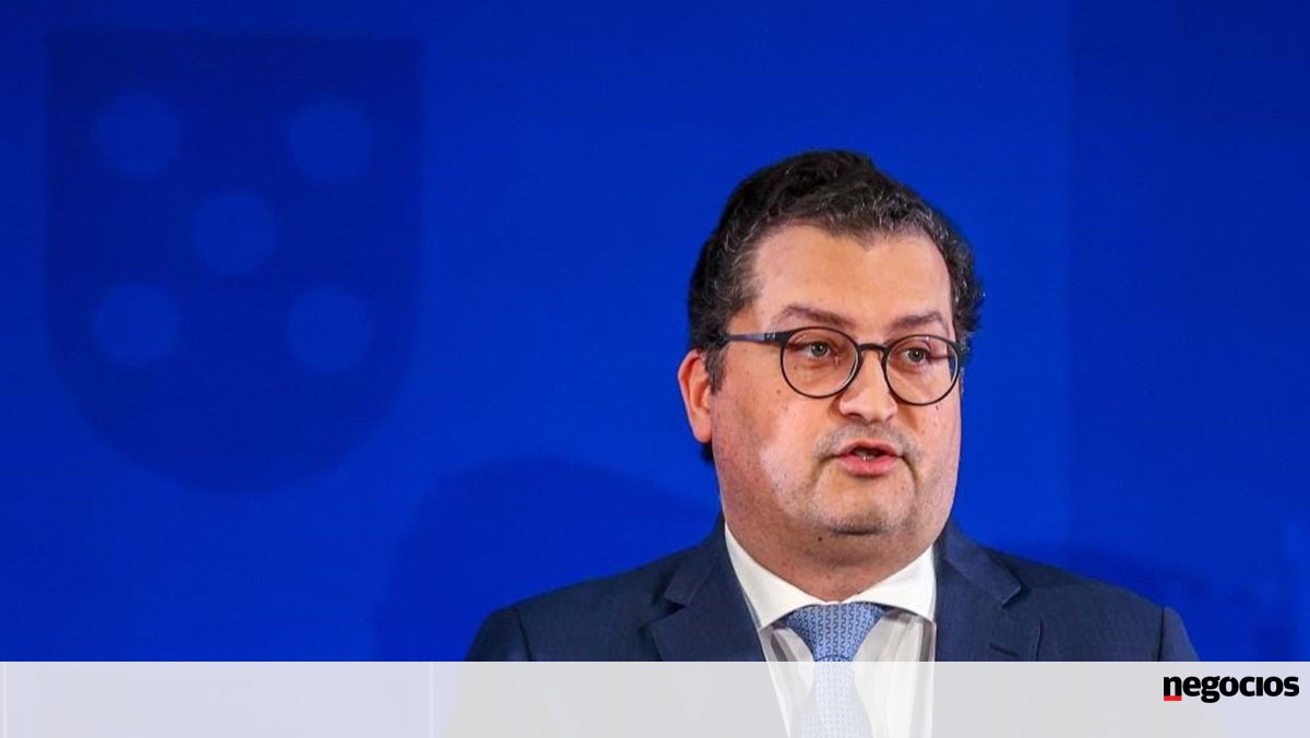 Selos de automóveis, certificados multiuso, mercadorias em circulação. Governo propõe 30 medidas ao fisco – Fiscalidade
