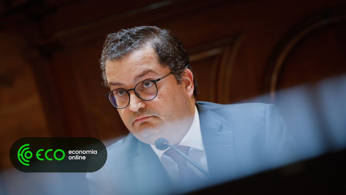 Selos de automóveis, reembolsos de IVA, regras de faturação. Primeiras medidas do plano de simplificação fiscal