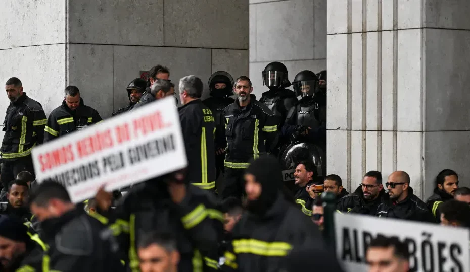 Sindicato dos Bombeiros Sapadores sai de reunião com Governo s