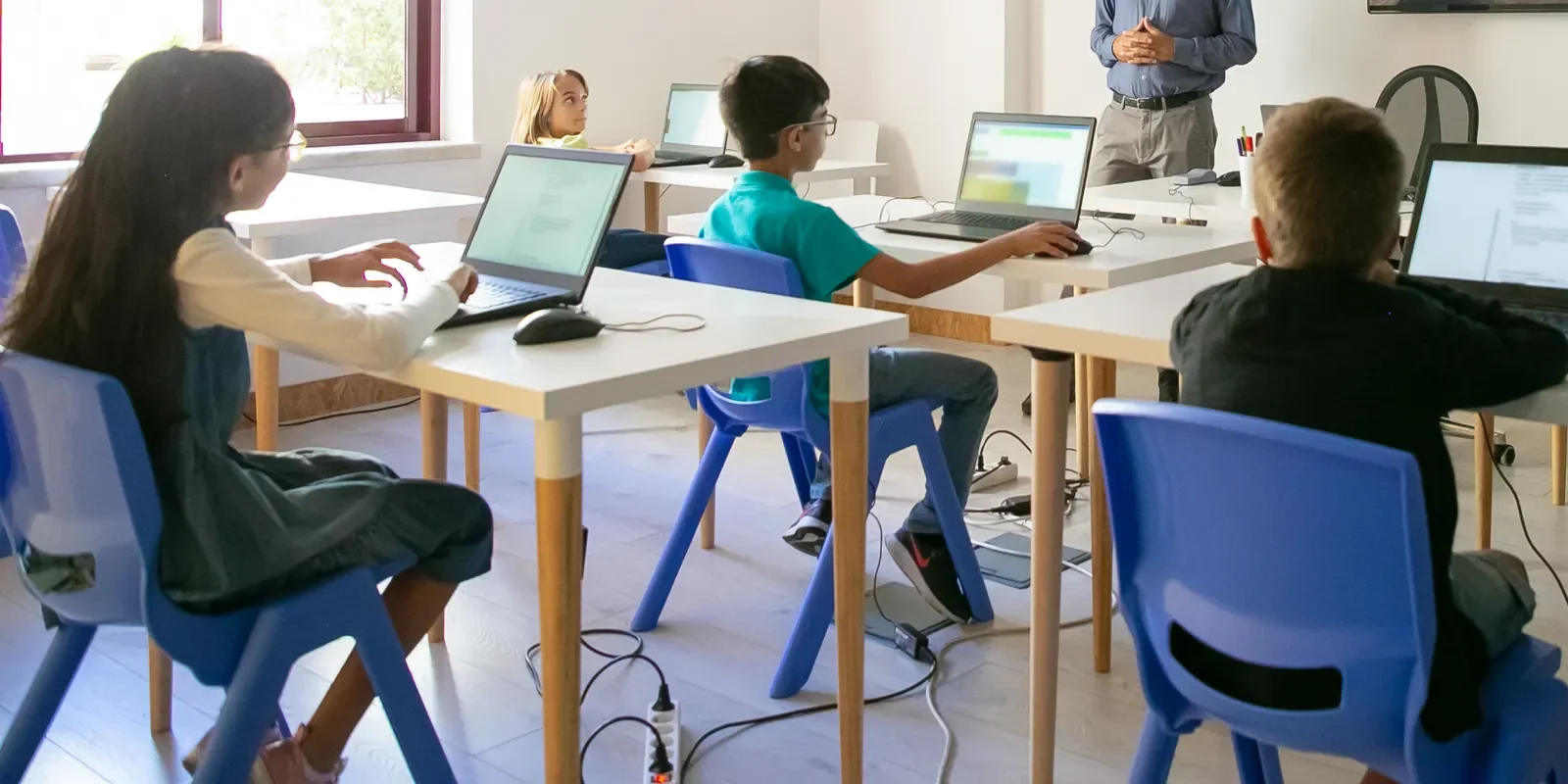 Sindicatos querem limitar aulas de oito horas e proibir trabalho não remunerado