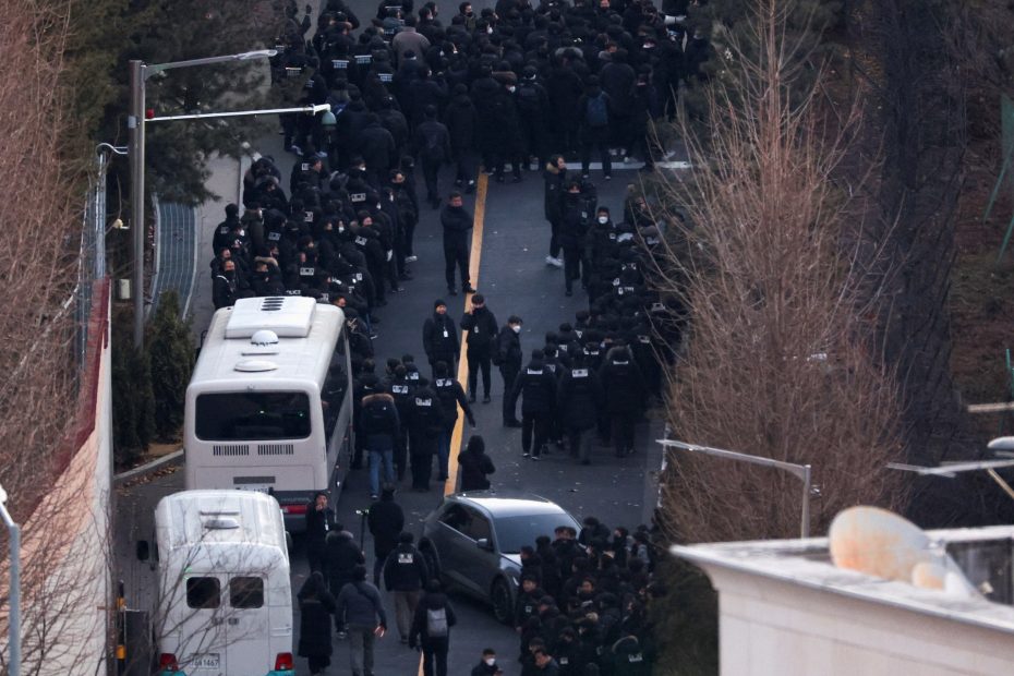 South Korean investigators enter President Yoon’s home for second time to make arrest Politics News