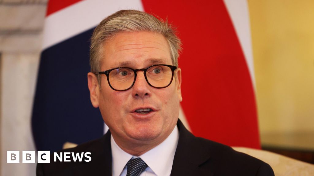 Starmer visits Ukraine to sign cooperation agreement