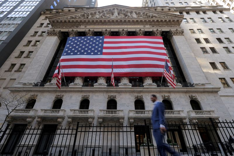 Stocks rally ends strong week, awaiting Trump policies