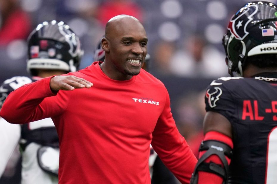 Texans coach DeMeco Reigns' defense key to beating Chiefs