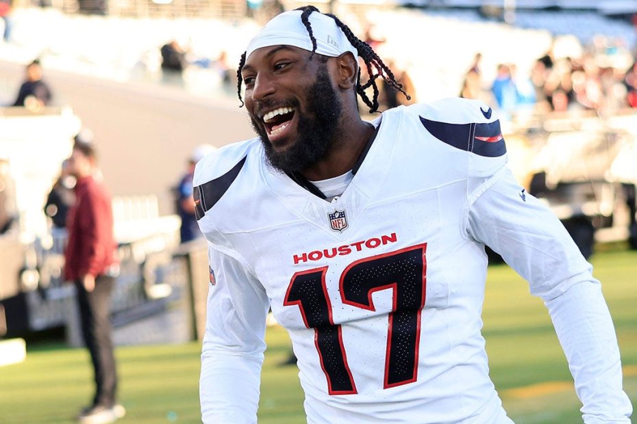 Texans' Chris Boyd breaks silence on pushing coach incident: 'I just turned around'