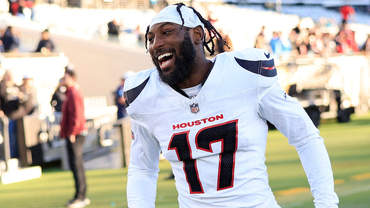 Texans' Chris Boyd breaks silence on pushing coach incident: 'I just turned around'