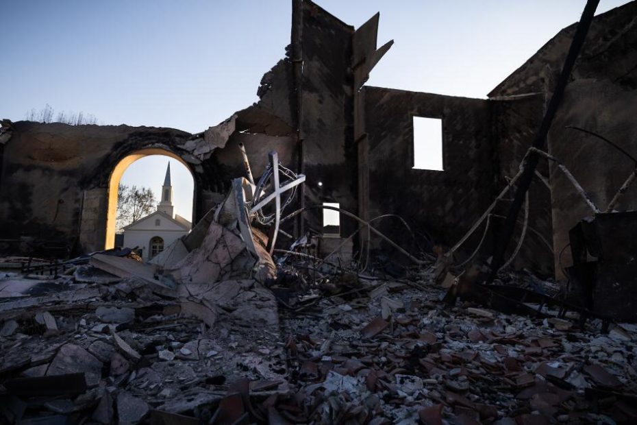 The chaotic first 12 hours of the Eaton fire: timeline and maps
