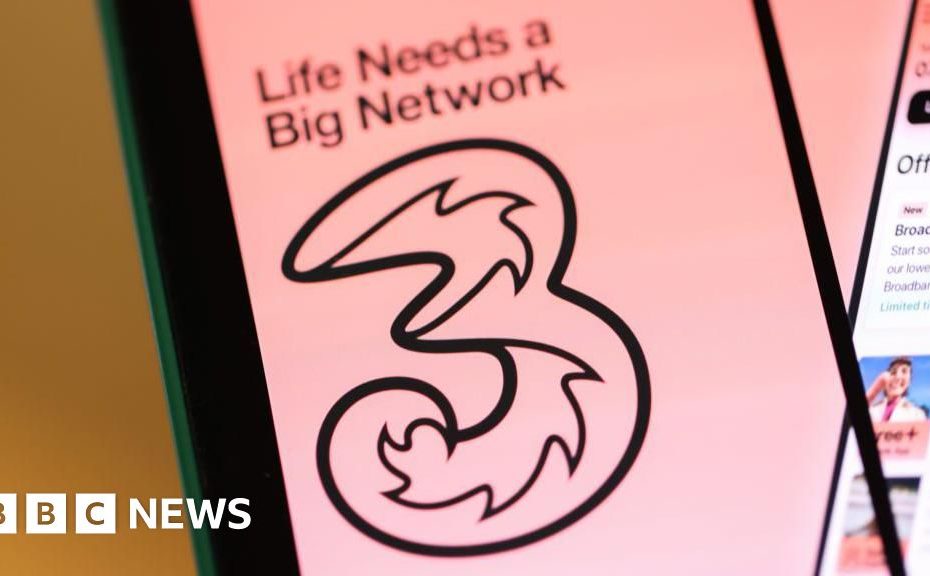 Three mobile customers told BBC service outage and unable to make 999 calls