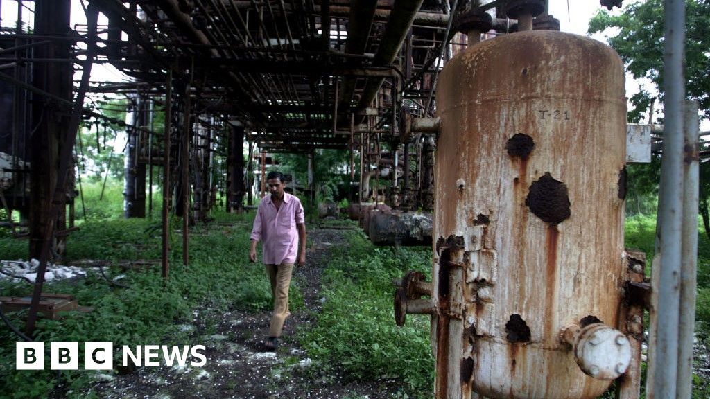 Toxic waste from deadly leak sparks protests in India