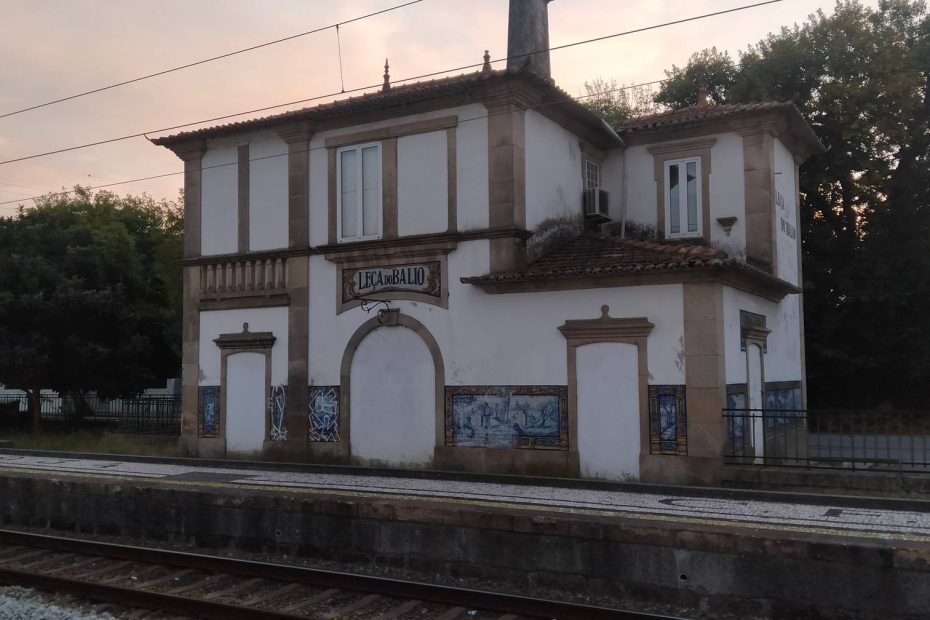 Trens mais uma vez transportando passageiros na Linha Rikers