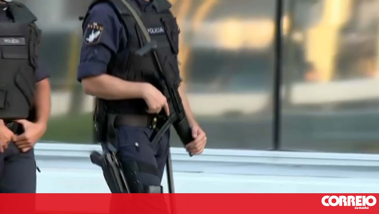 O PSP desmobra a rede de tráfico de drogas, liderada por dois irmãos da comunidade Pinheiro Torres em Porto, Portugal
