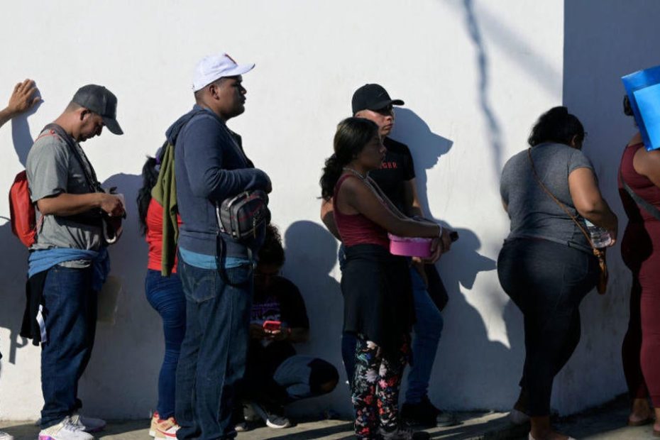 Trump considers reaching an asylum agreement with Salvador to expel immigration there